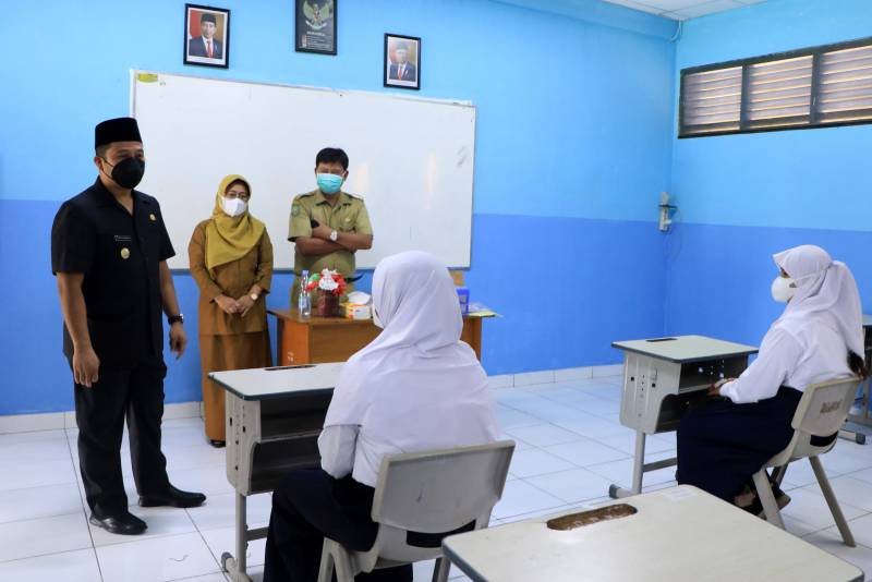 Pemerintah Kota (Pemkot) Tangerang melalui Dinas Kesehatan mulai melakukan vaksinasi terhadap pelajar dengan usia 12 hingga 17 tahun di Kota bermottokan Akhlakul Karimah.