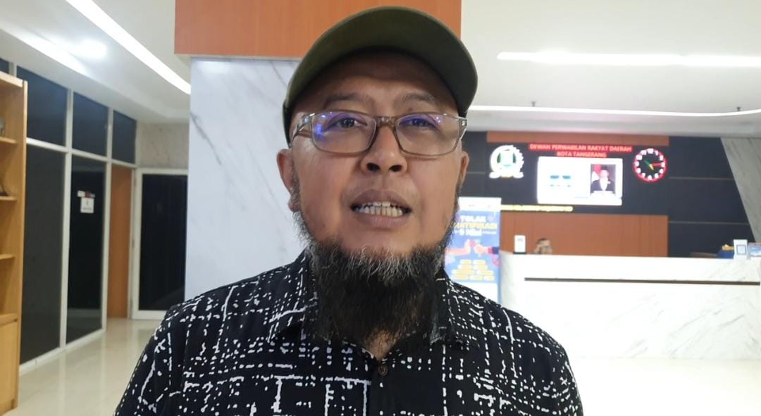 Warga Kelurahan Cipadu, Hari Purwanto
